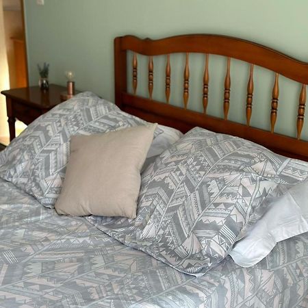 Les Cigales Bed & Breakfast Villelaure Екстериор снимка