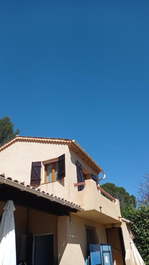 Les Cigales Bed & Breakfast Villelaure Екстериор снимка