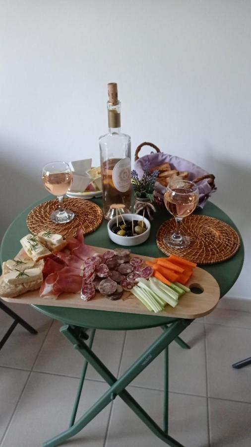 Les Cigales Bed & Breakfast Villelaure Екстериор снимка