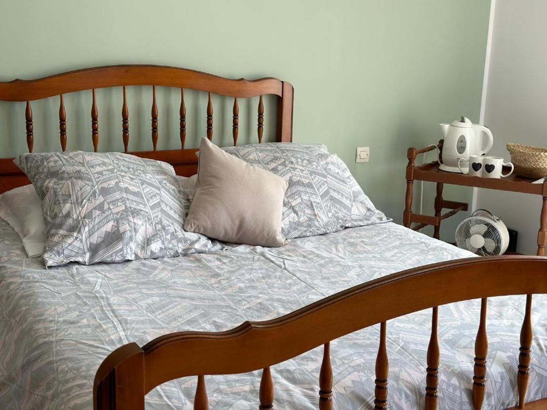 Les Cigales Bed & Breakfast Villelaure Екстериор снимка