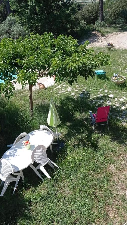 Les Cigales Bed & Breakfast Villelaure Екстериор снимка