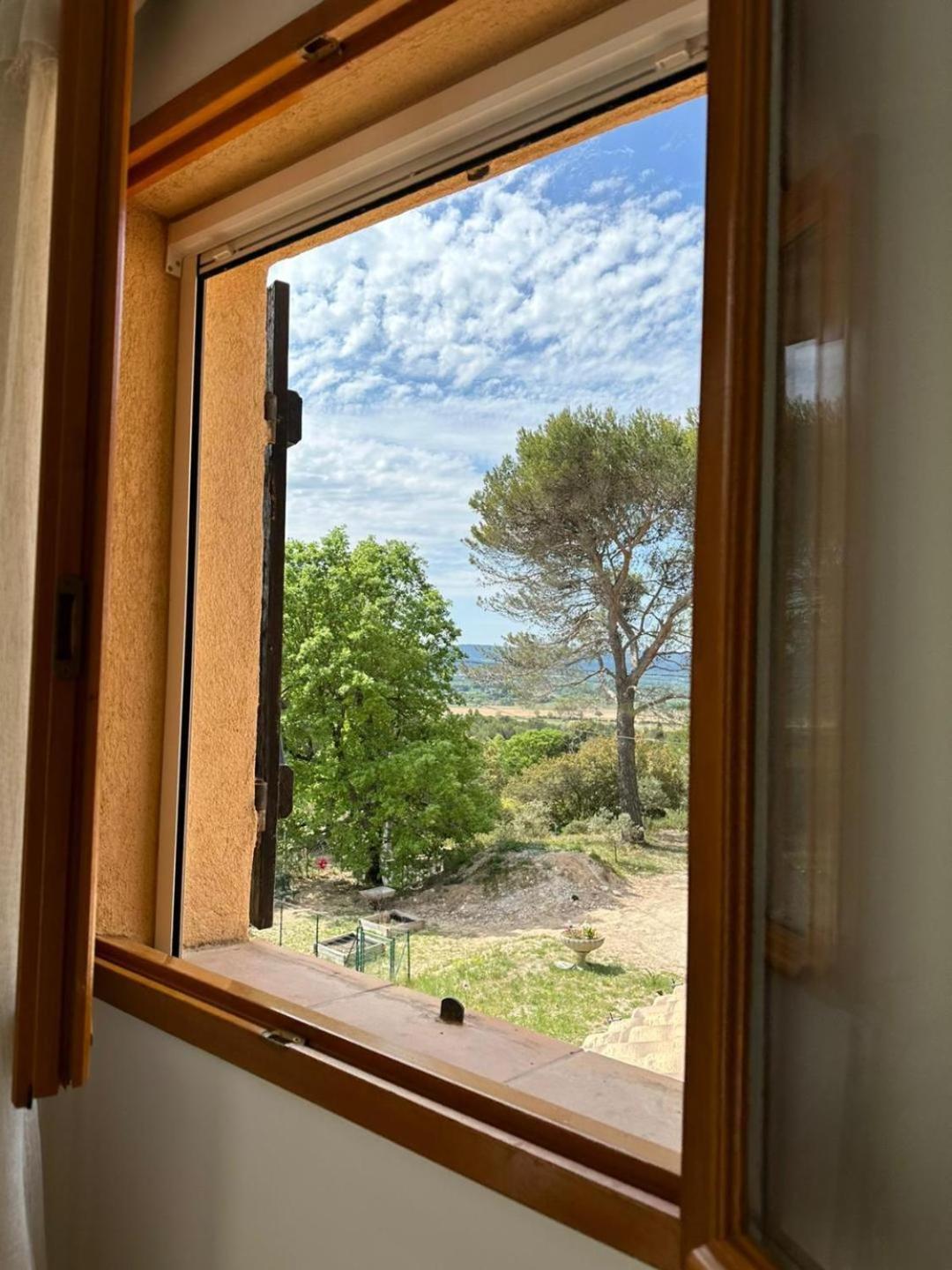 Les Cigales Bed & Breakfast Villelaure Екстериор снимка