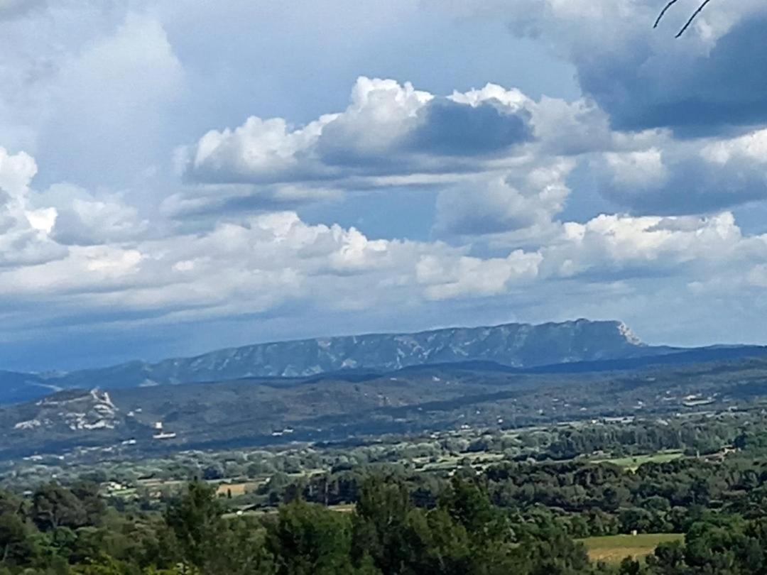Les Cigales Bed & Breakfast Villelaure Екстериор снимка